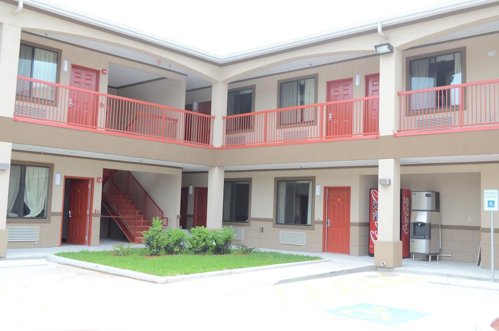 Palace Inn Sam Houston Race Park Exterior foto